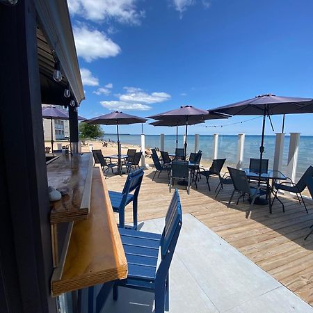 Breakers Resort - Lakeside Saint Ignace Exterior foto