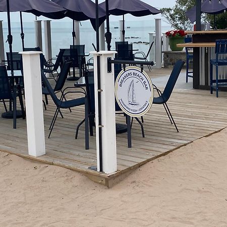 Breakers Resort - Lakeside Saint Ignace Exterior foto