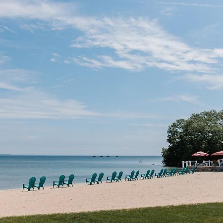 Breakers Resort - Lakeside Saint Ignace Exterior foto