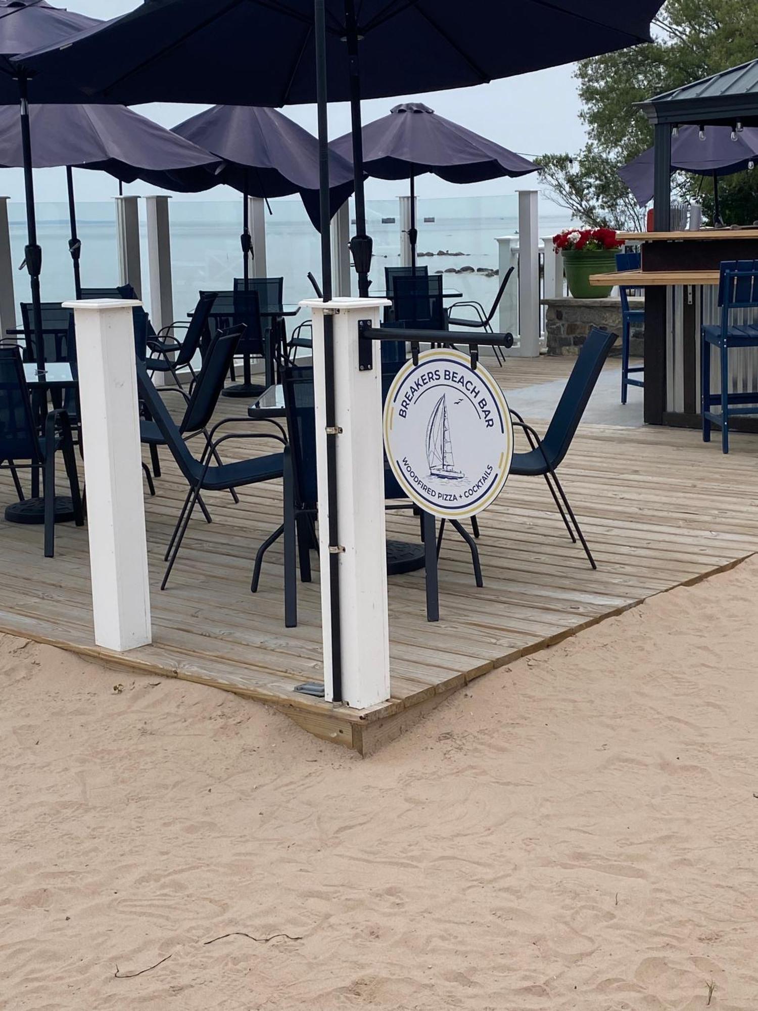 Breakers Resort - Lakeside Saint Ignace Exterior foto